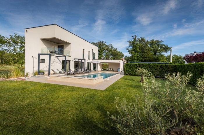 Villa Luce Verde by Villsy - with pool, sauna and jacuzzi