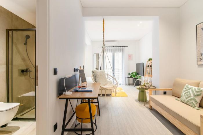 Jess Modern Studio with Balcony & Close to Monastiraki and Gazi