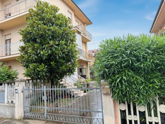 SE274 Marotta, ampio quadrilocale con posto auto