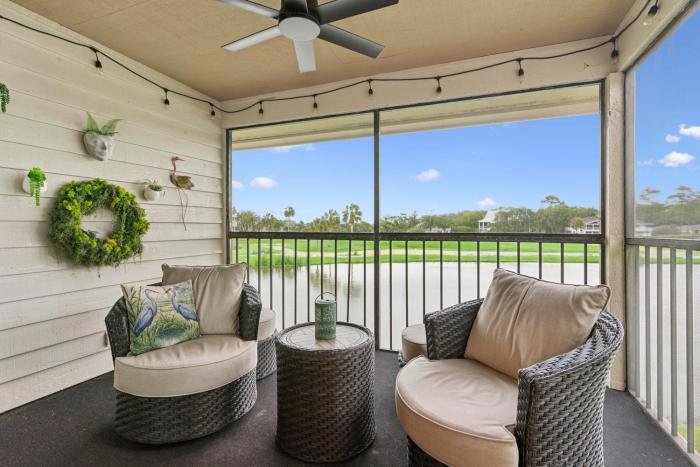 Coastal Sea Palms Retreat - Golf Views & Screened Porch