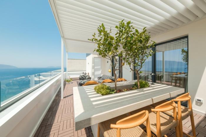 Luxury Penthouse on the Sea