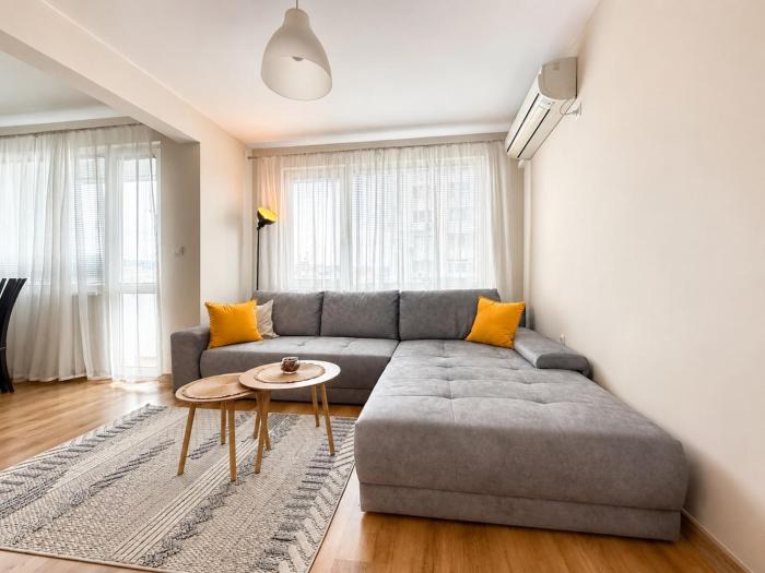 Spacious and stylish apartment near the center