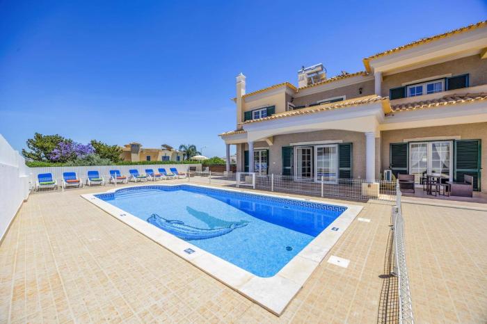 Villa Carvalho by Villa Plus