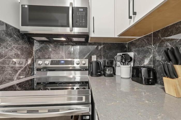 Quiet & Comfortable Stay Minutes from Downtown