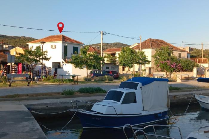 Seaside holiday house Vinisce, Trogir - 12066