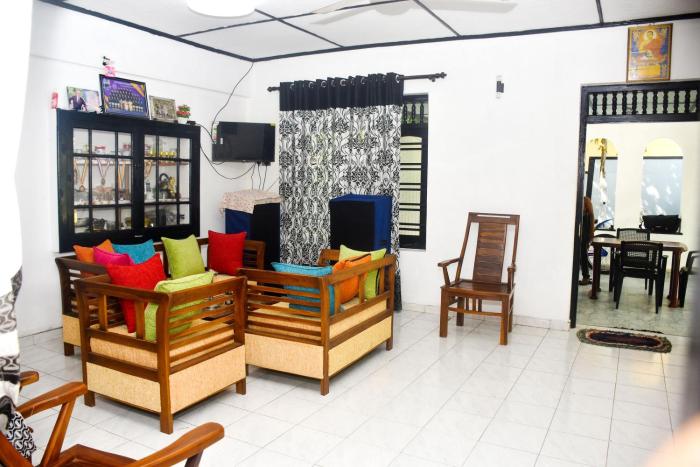 Sea Breeze 3BR Vacation Home, Hikkaduwa