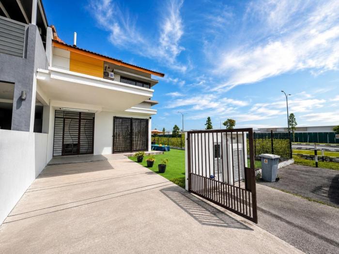4BR Landed Banting Homestay
