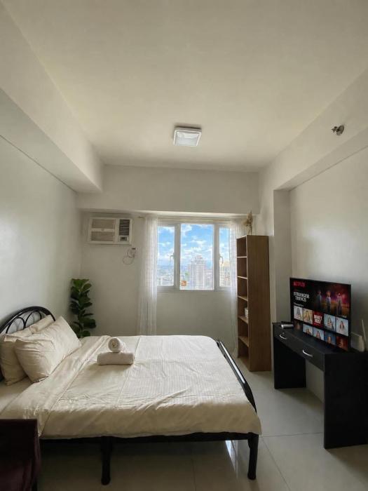 Warm & Minimal Studio Retreat