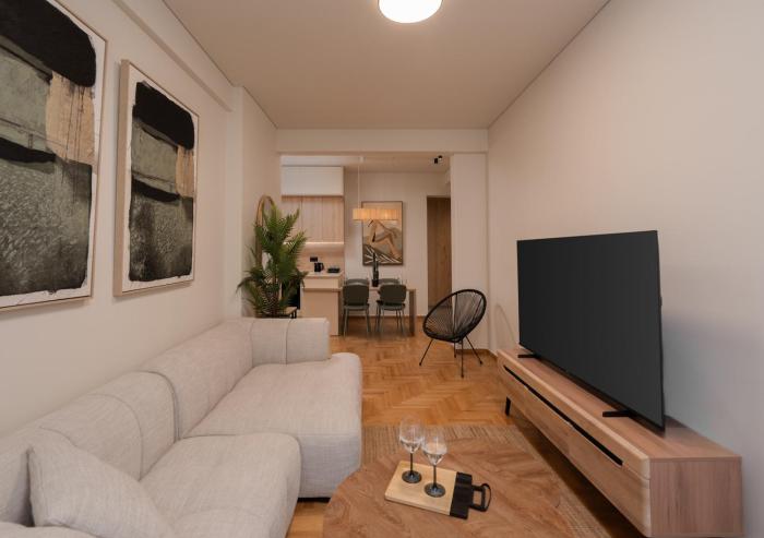 LIV - Chic 2BR Signature Flat Near Metro