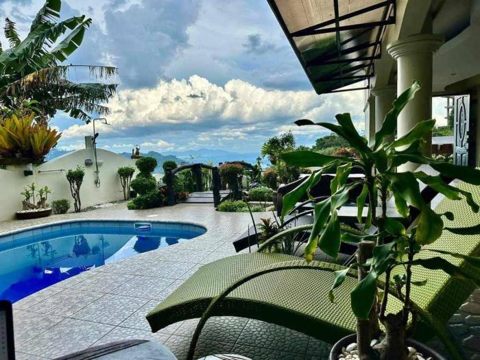 Avana Hills Tagaytay Villa