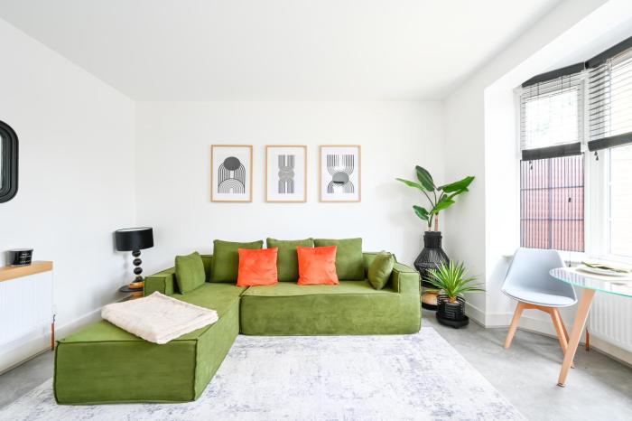 Apartment Sleeps 2 - Free Parking WiFi Garden