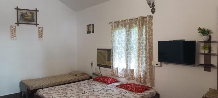 Kutralam Home Stay