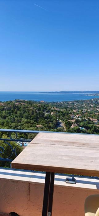 Studio with a terrace and a pool in Les Issambres