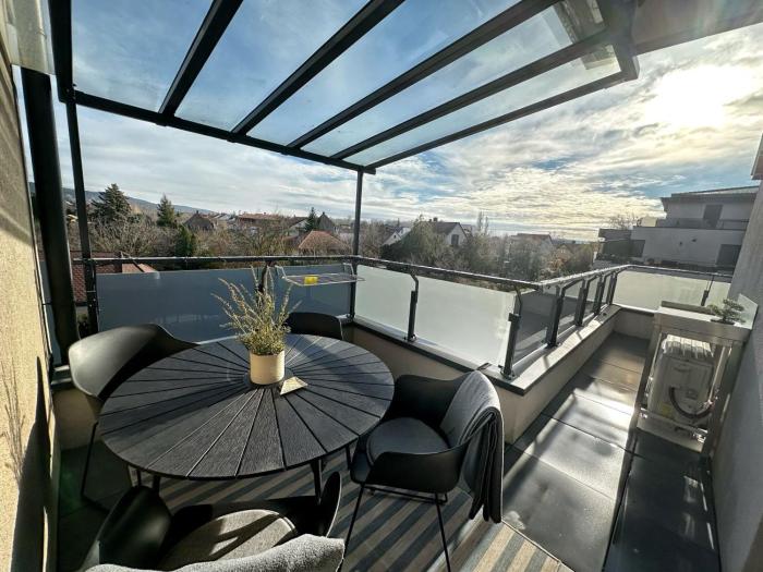 Marina Terrace Lounge