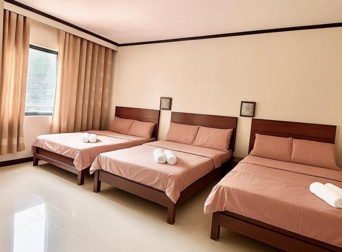 Grand Family Room 3 Double Beds