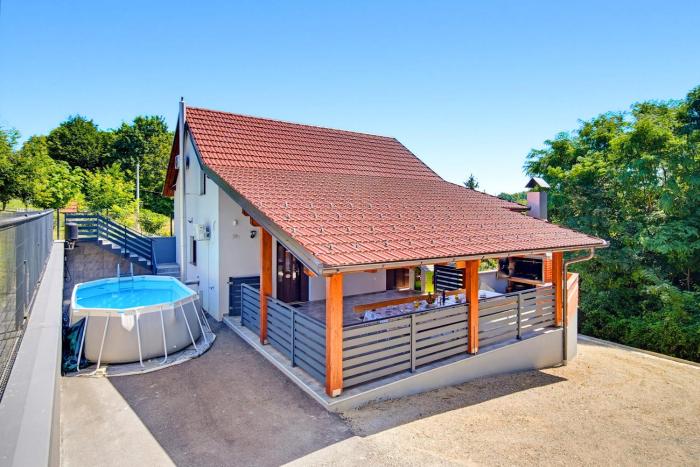 Greenwood Retreat With Hot Tub & Sauna - Happy Rentals