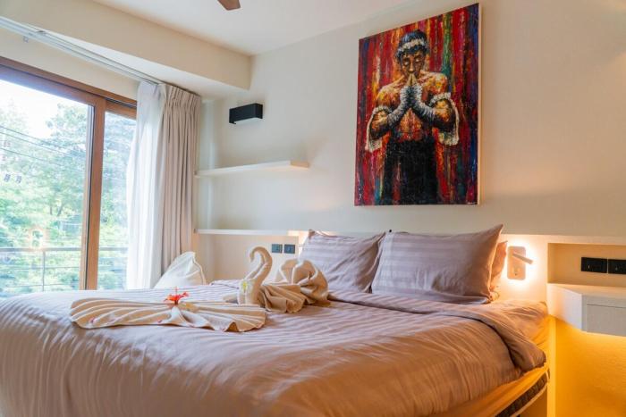 E303 King Bed Studio with Sea View & 75 Smart TV