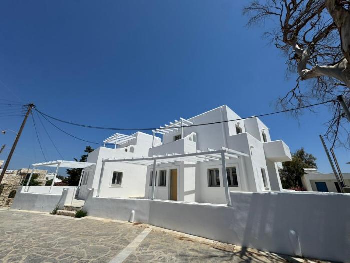 Om Living Paros