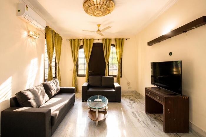 Mayfield Manor by RedOlive4BHK30min Airport
