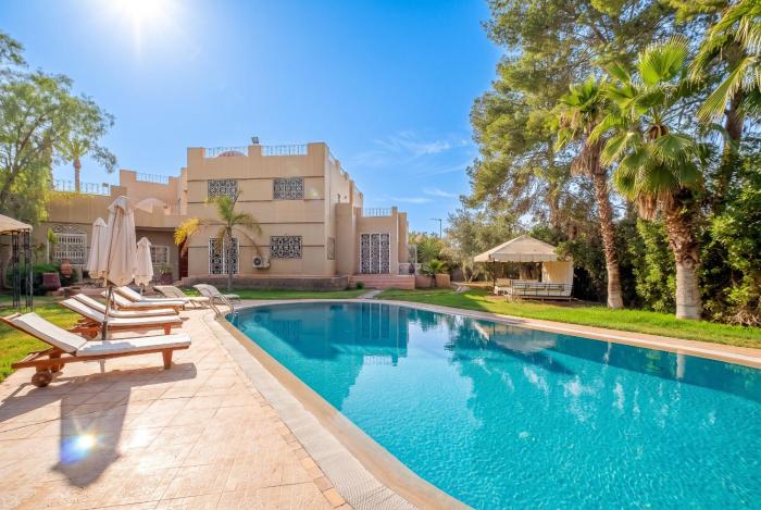 Villa with Pool and Steam Room 10 Minutes from City Center