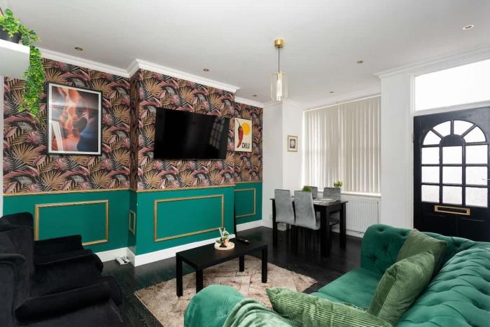 Modern 2 Bed House - Sleeps 6 - Near Leeds Centre