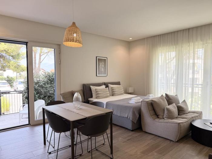Charming Studio in Lustica Bay Centrale