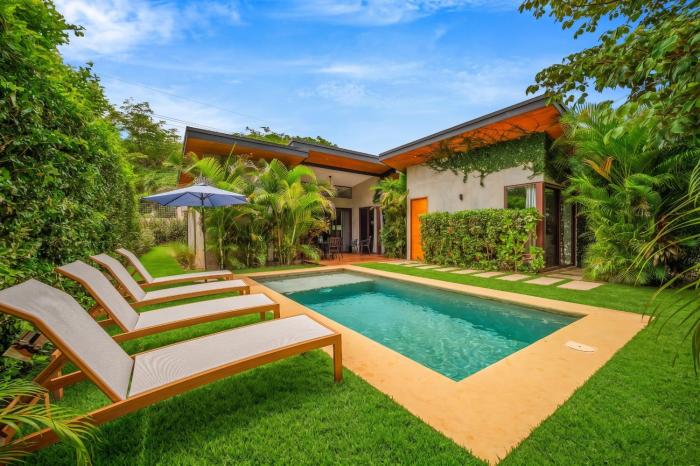 LNN Modern Jungle Retreat with Guest Home Near Beach