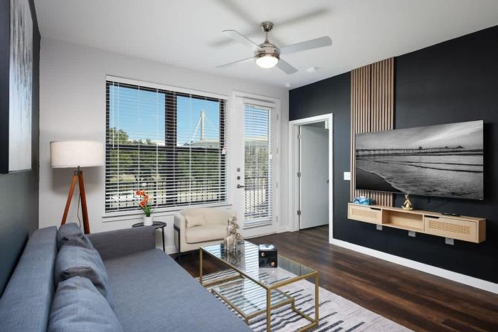 Modern 2BR Retreat- Prkng,Near Rvrwlk & Conv Ctr