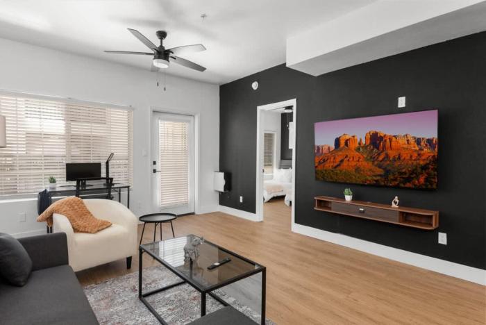 Stylish 2BR-Pool, Yoga Rm, Gym, Cabanas, BBQ,Prkng