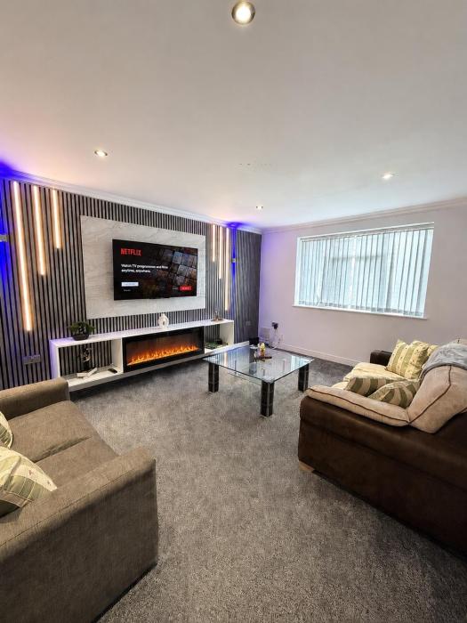 The Headley Manor Lux 6-Bedroom Home in Oxford