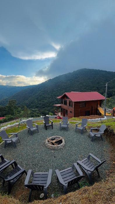 Cabaña vista la roca