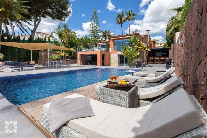 Villa Fernanda by Abahana Villas