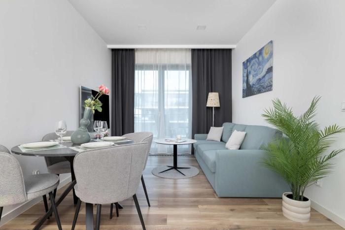 Stylish Apartment for 4 Guests with Balcony and Parking by Renters Prestige
