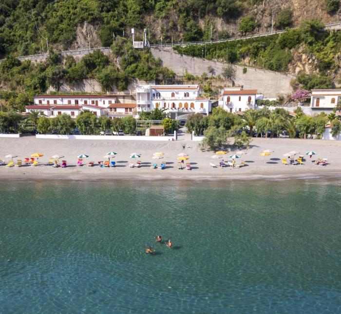 Testa di Monaco - Basic Beach Accommodations