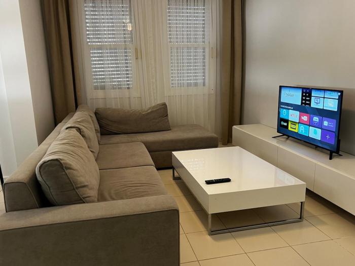 Entire Apt Pool & Great Location in Complex
