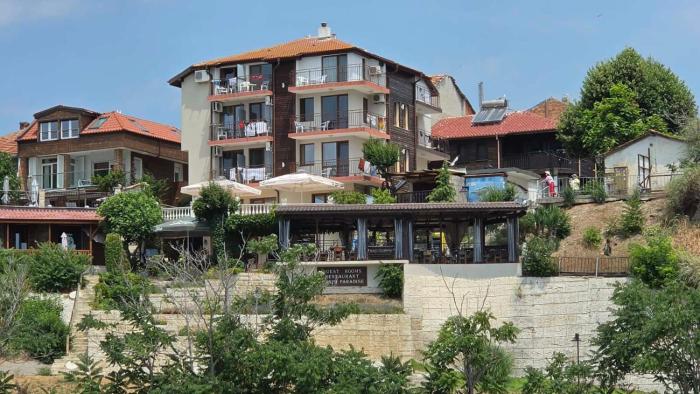 Guest House Ianis Paradise