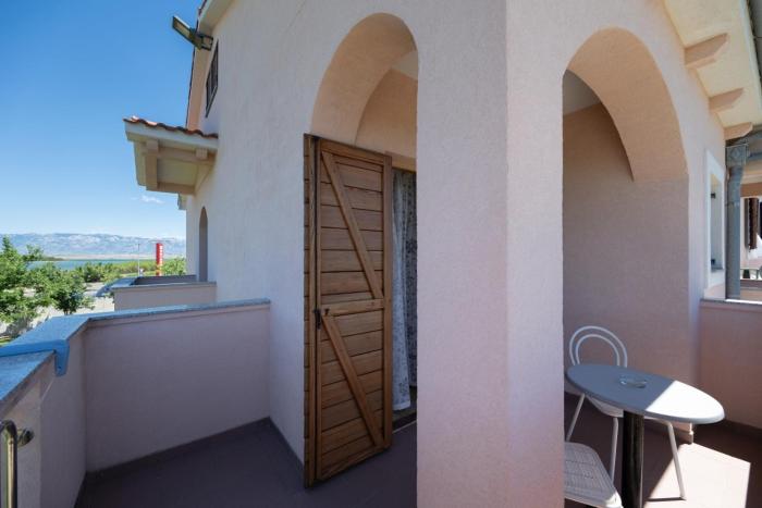 Apartment in Privlaka with sea view, balcony, air conditioning, WiFi 3598-2