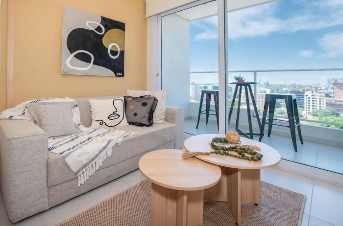 Lovely Apartment with City Views Balcony Gym&Pool
