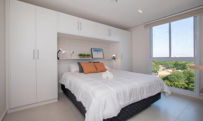 Skyline Escape with Workspace Desk and WiFi