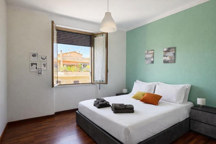 Walk to Metro A, Cozy 1BR with Lift & AC