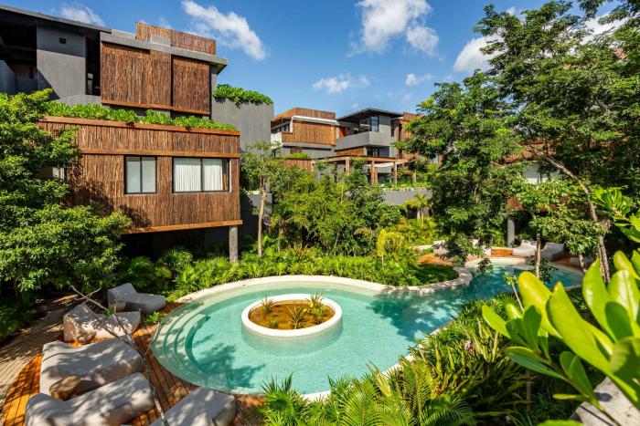 Modern 1BR Jungle View Retreat in Humana with Rooftop Pool