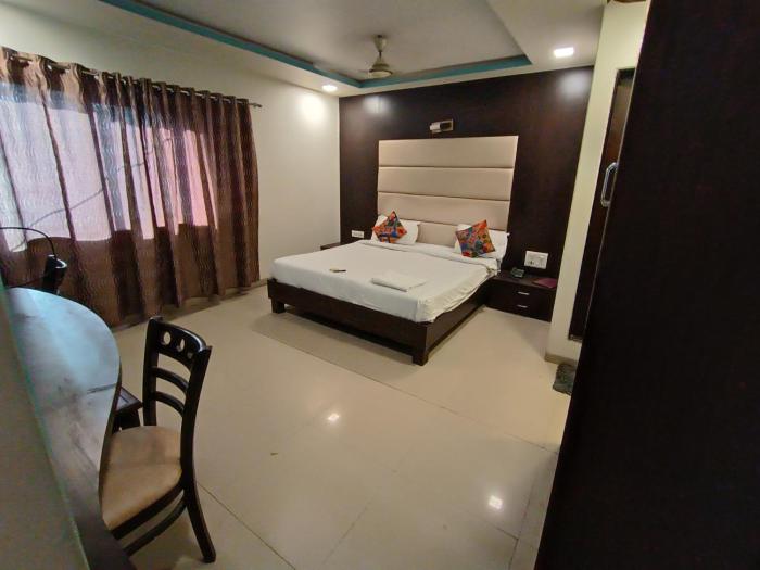 Crown Hotel Aadoree - Near Mumbai Airport, BKC Visa Consultant , Jio Convention Centre