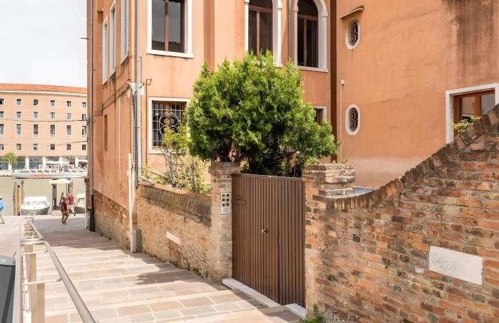 Ca Pisani Canal View