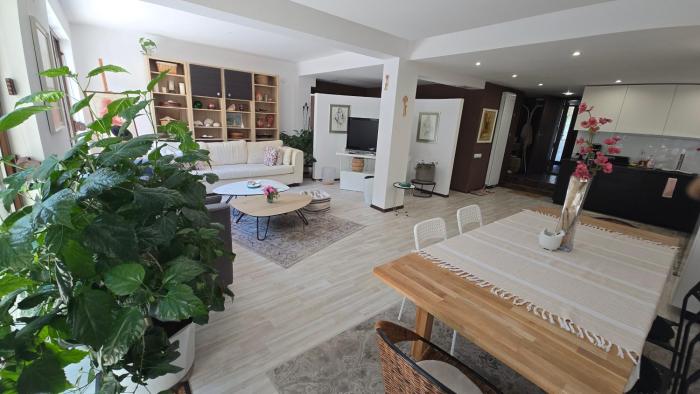 Large apartment with two bedrooms and free parking