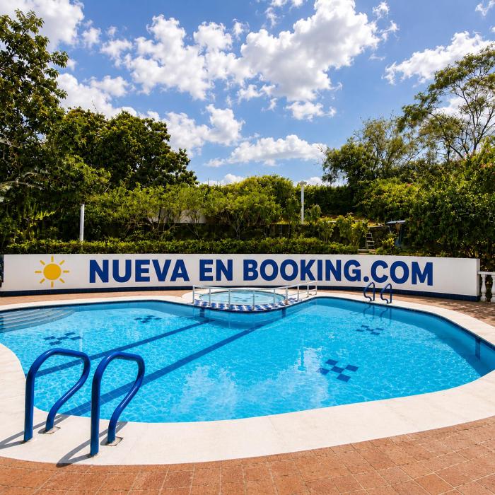 Casa con Piscina Privada en Tocaima