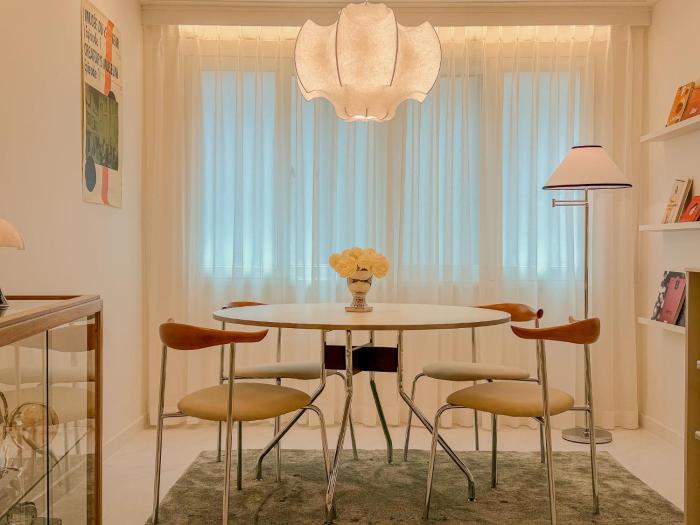 5-minute walk to Cheongdam Station,close to Gangnam and COEX, accommodates 5 people,20 minutes to Itaewon