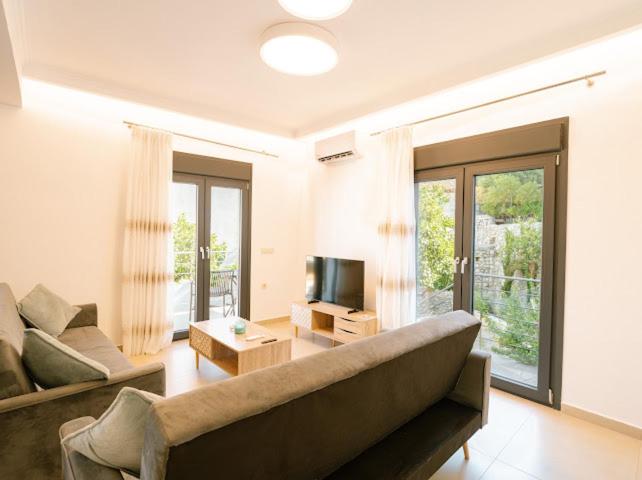 Elenis house