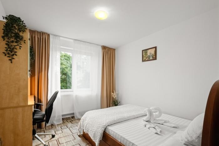 Central Cozy 3BR with Balcony & Free Parking