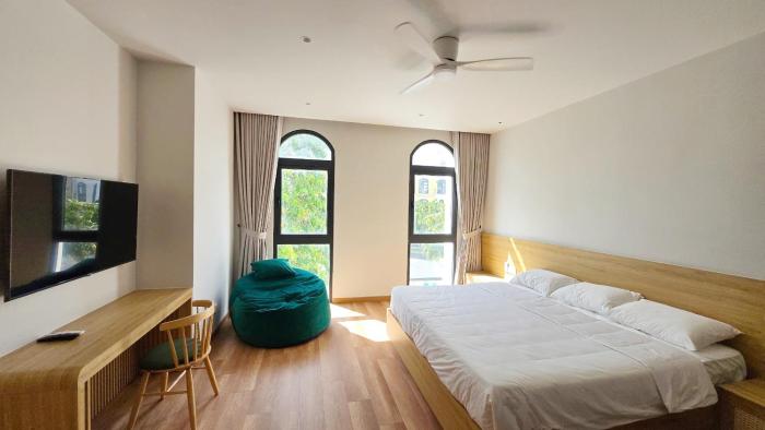 Les Amis Phu Quoc at Grand World - whole house 18pax