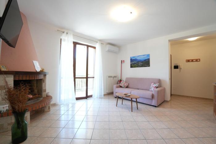 Modern apartment with Mountains View - Nature Immersed with an Outstanding green landscape - Free Parking and AirConditioning